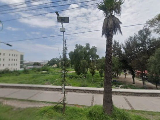 Terreno comercial y de servicios